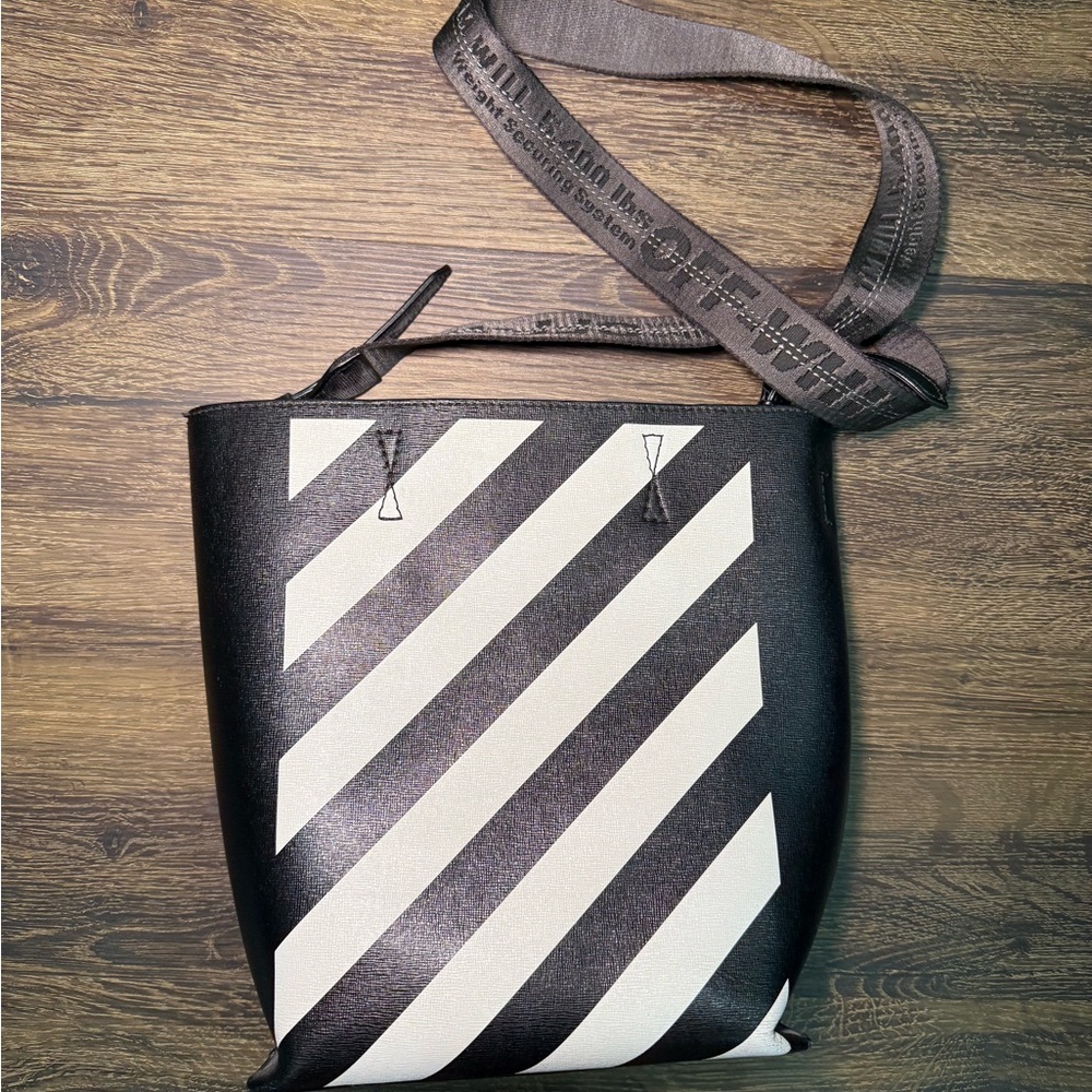 Off-White Diagonal Stripe Tote Bag - Picture 6 of 9